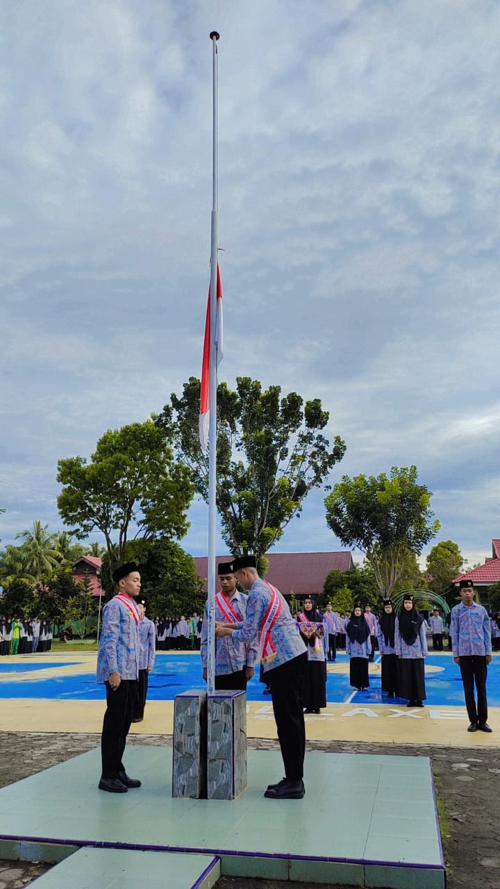 Pengibar Bendera Merah Putih